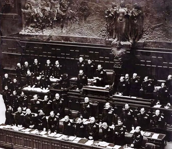 Image of Mussolini and ministers in the Italian Parliament