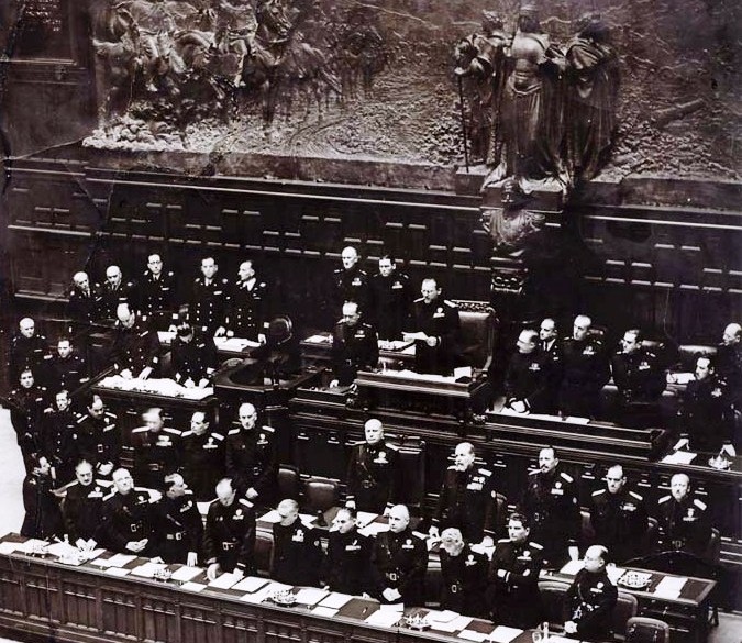 Image of Mussolini and ministers in the Italian Parliament